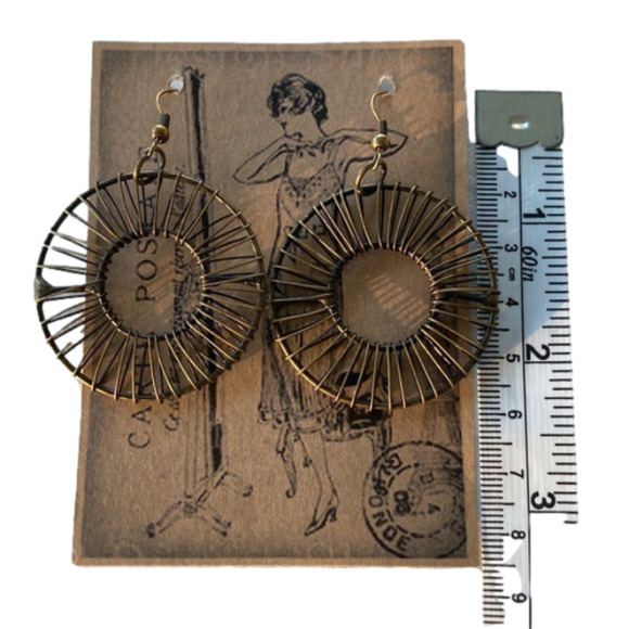 Hand crafted earrings. Circular with Industrial feel. Brass colored metal OS - Picture 2 of 3